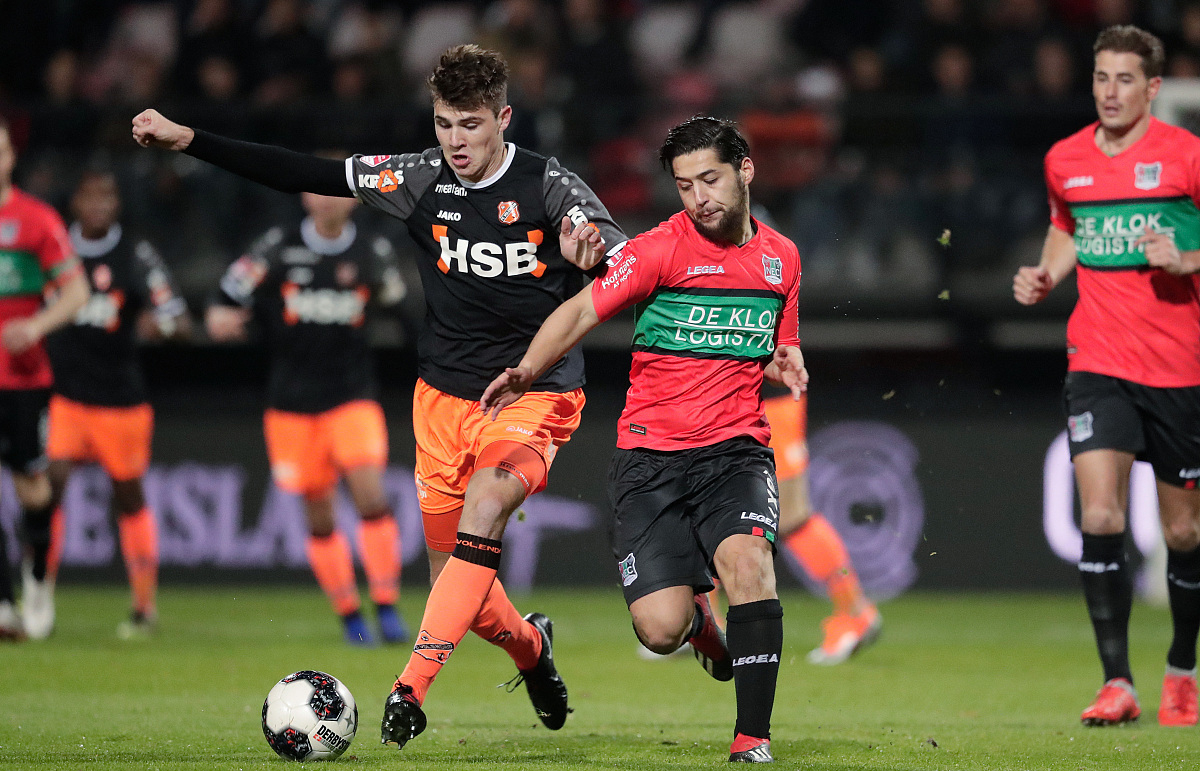 国内联赛中 国内联赛中