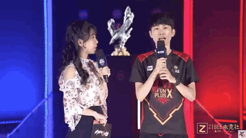 体现了他在 体现了他在