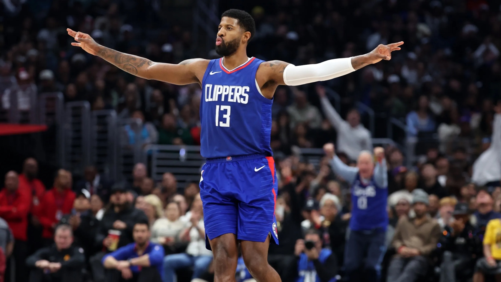 南队中后场 南队中后场